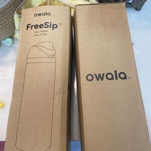 Bundle brand new!
Owala FreeSip Water Bottle Set